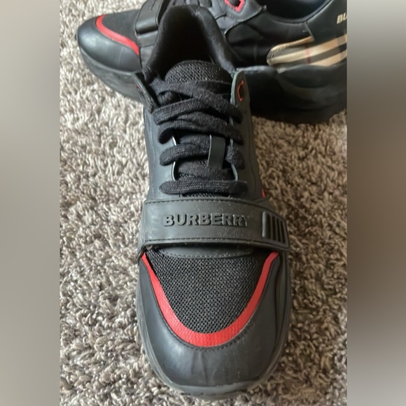 Burberry - Picture 8 of 8